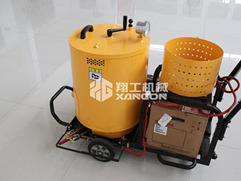 瀝青灌縫機廠家迎合路面養(yǎng)護(hù)需求，適應(yīng)市場變化