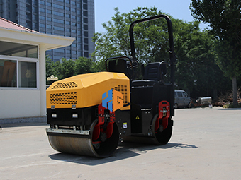 小型壓路機(jī)都有哪些特點(diǎn)呢？