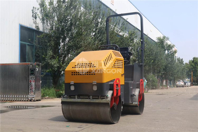 小型壓路機(jī)輪胎如何防老化？保養(yǎng)比什么都重要