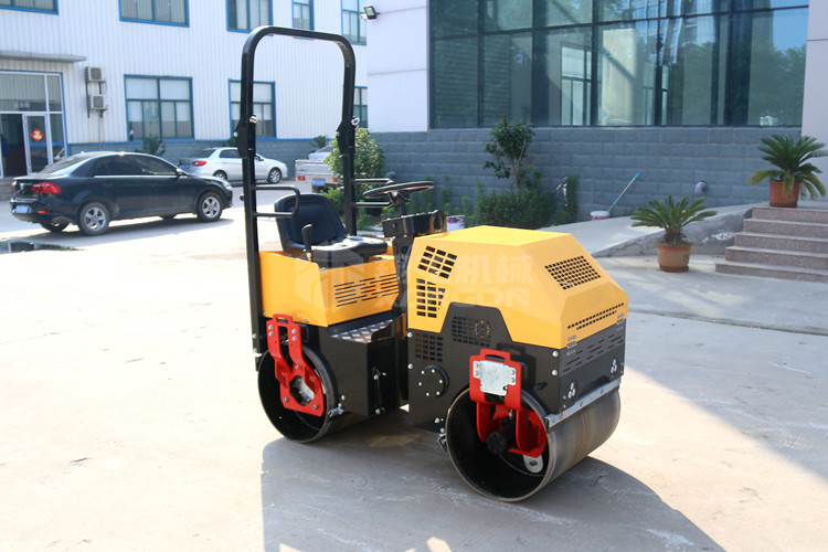 不容錯過的技術(shù)干貨——小型壓路機平安?？考记? title=