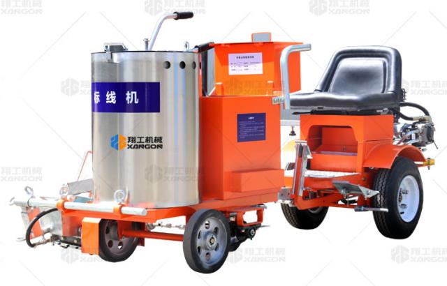 熱熔劃線(xiàn)機(jī)配置助力車(chē)，高施工高標(biāo)線(xiàn)質(zhì)量